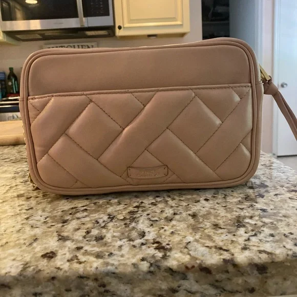 Vince Camuto Quilted Tan Crossbody Bag. EUC. - Picture 2 of 10